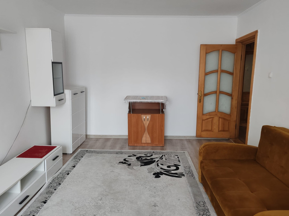 Apartament cu 3 camere in zona Garii, Vaslui