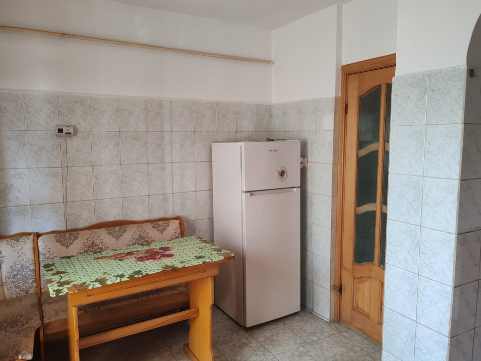 Apartament cu 3 camere in zona Garii, Vaslui