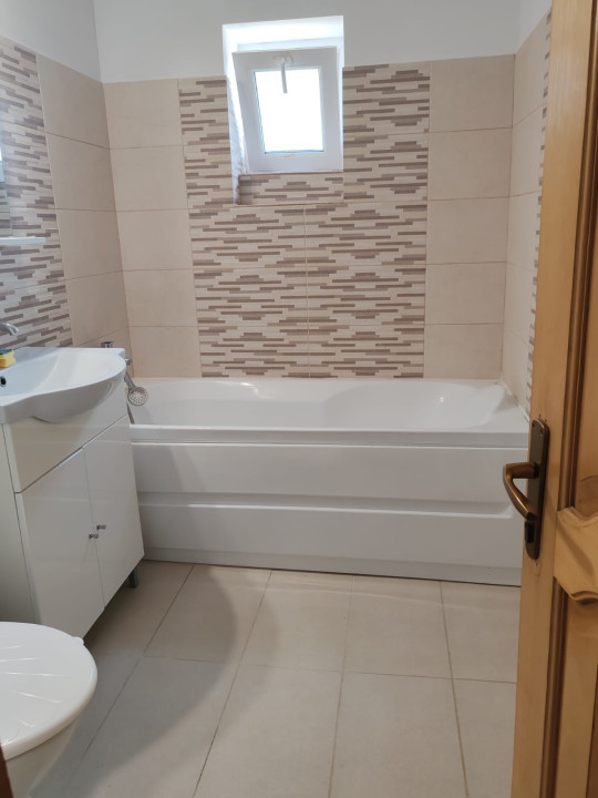 Apartament cu 3 camere in zona Garii, Vaslui