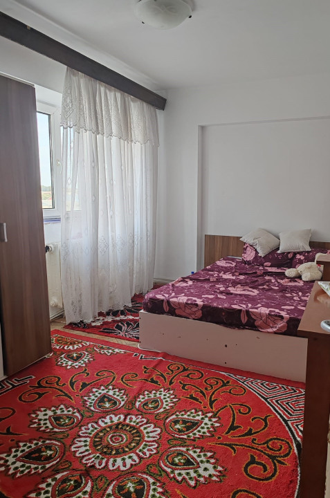 Apartament decomandat cu 3 camere, etaj 7/8, Vaslui zona Traian