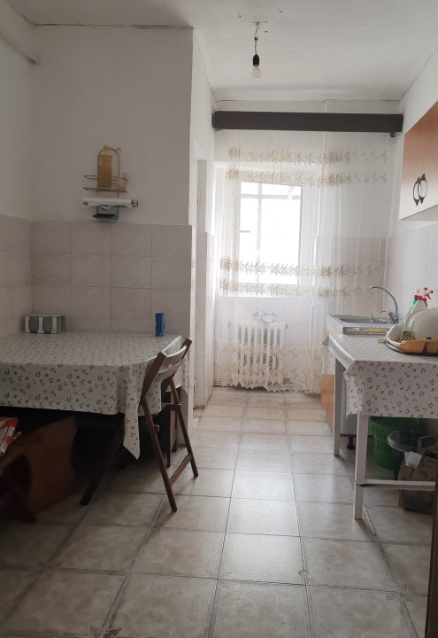 Apartament decomandat cu 3 camere, etaj 7/8, Vaslui zona Traian