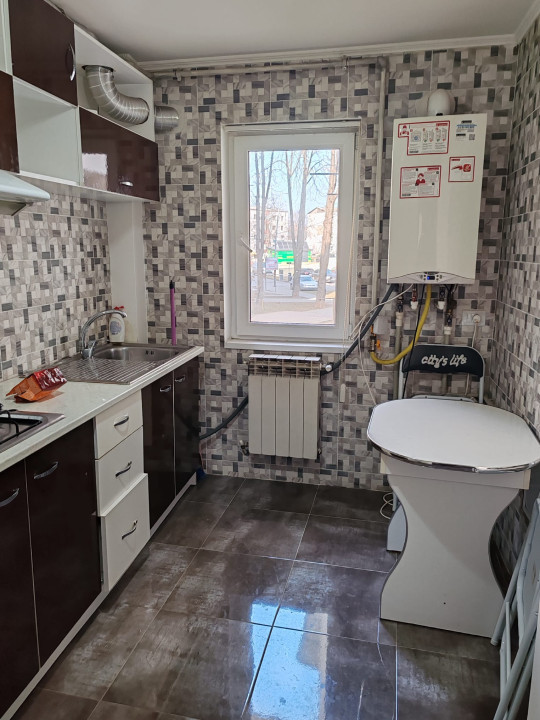 Apartament 2 camere, parter, Vaslui, zona Piata Vidin