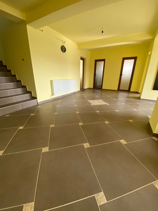 Spațiu/Comercial/Birouri/Cladire de inchiriat - 240 MP - P + 1, Husi, Vaslui