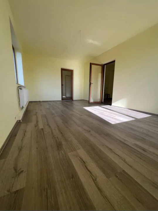 Spațiu/Comercial/Birouri/Cladire de inchiriat - 240 MP - P + 1, Husi, Vaslui
