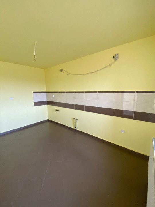 Spațiu/Comercial/Birouri/Cladire de inchiriat - 240 MP - P + 1, Husi, Vaslui