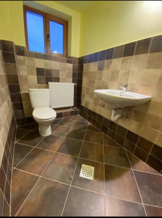 Spațiu/Comercial/Birouri/Cladire de inchiriat - 240 MP - P + 1, Husi, Vaslui