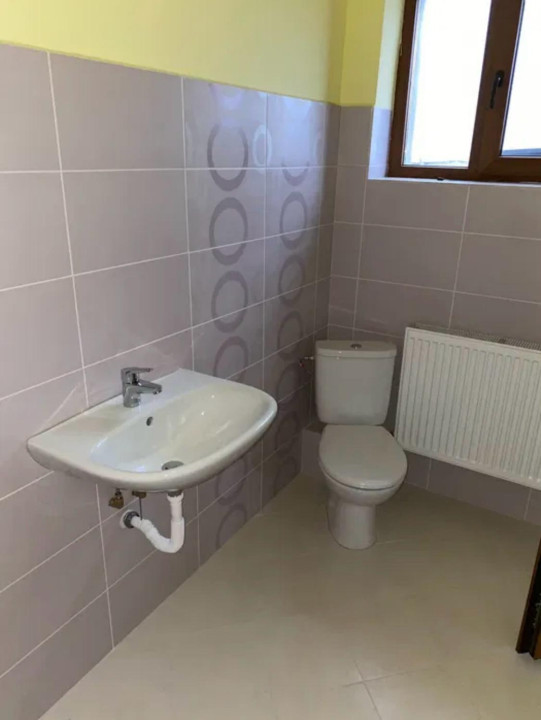 Spațiu/Comercial/Birouri/Cladire de inchiriat - 240 MP - P + 1, Husi, Vaslui