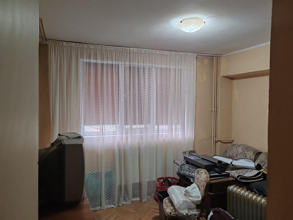 Apartament decomandat cu 2 camere, etaj1/3, Vaslui, Vis-a-vis de Primarie