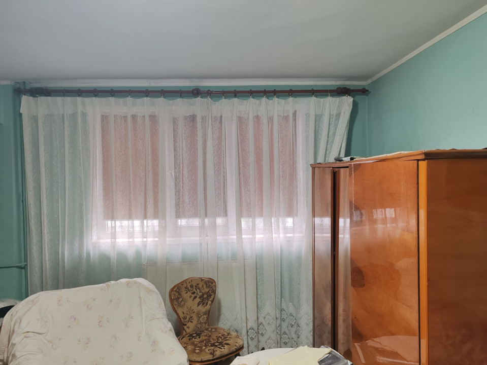 Apartament decomandat cu 2 camere, etaj1/3, Vaslui, Vis-a-vis de Primarie