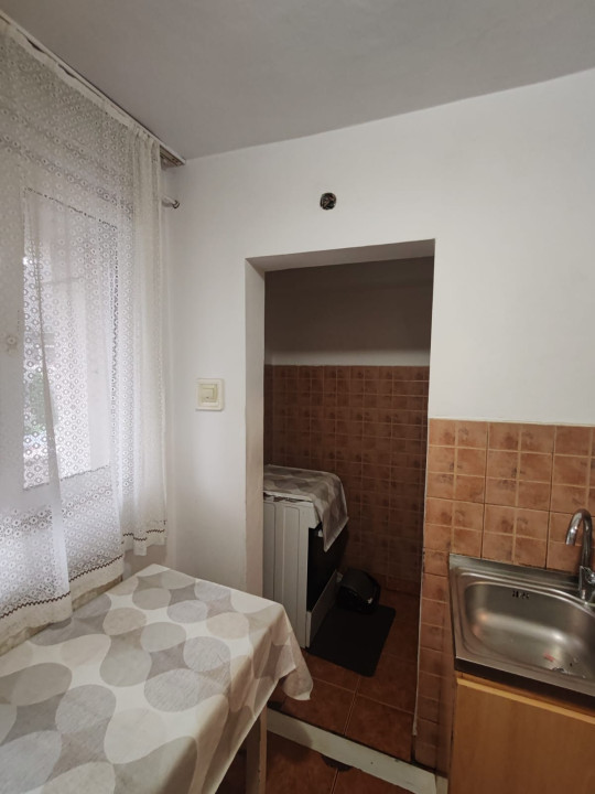 Apartament decomandat cu 2 camere, etaj1/3, Vaslui, Vis-a-vis de Primarie
