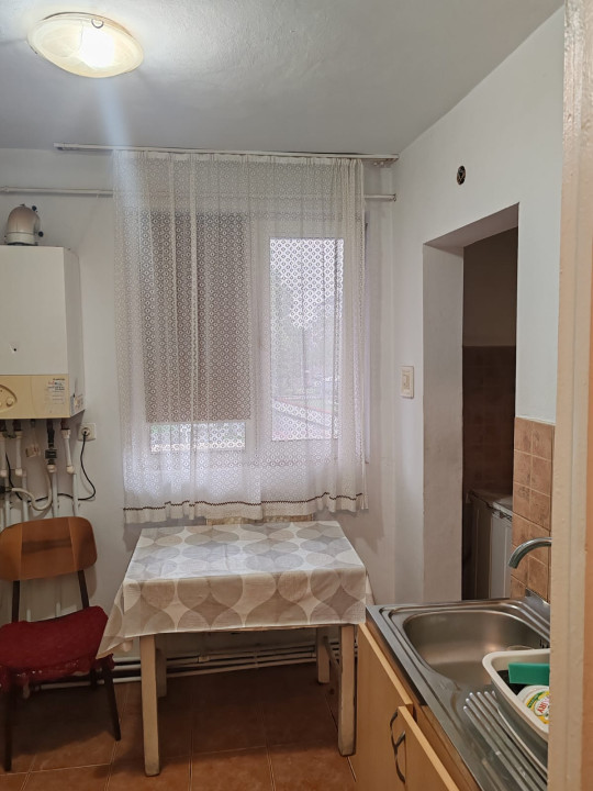 Apartament decomandat cu 2 camere, etaj1/3, Vaslui, Vis-a-vis de Primarie