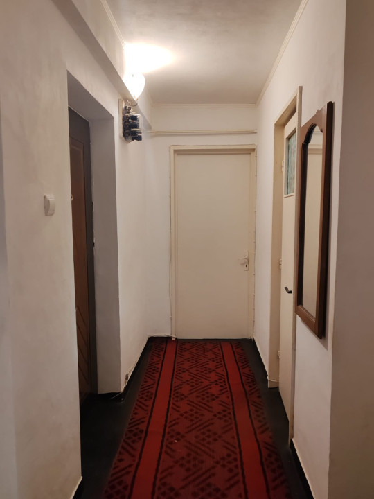 Apartament decomandat cu 2 camere, etaj1/3, Vaslui, Vis-a-vis de Primarie