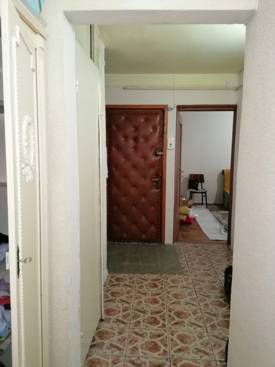 Apartament 3 camere, decomandat, zona 9 Mai