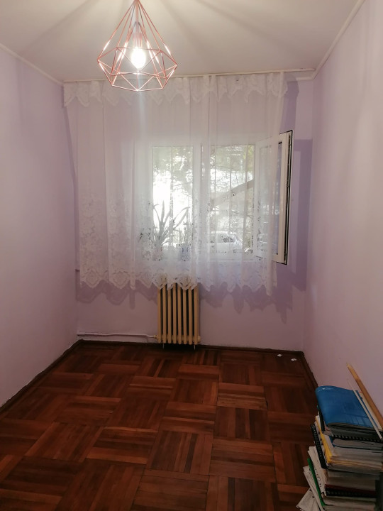 Apartament 3 camere, decomandat, zona 9 Mai