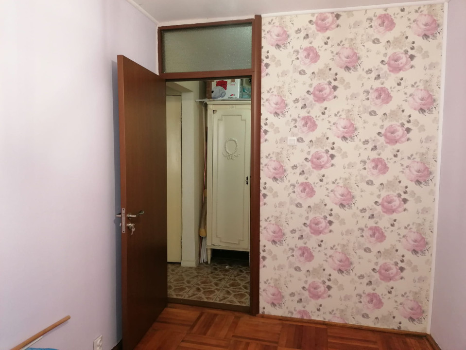 Apartament 3 camere, decomandat, zona 9 Mai