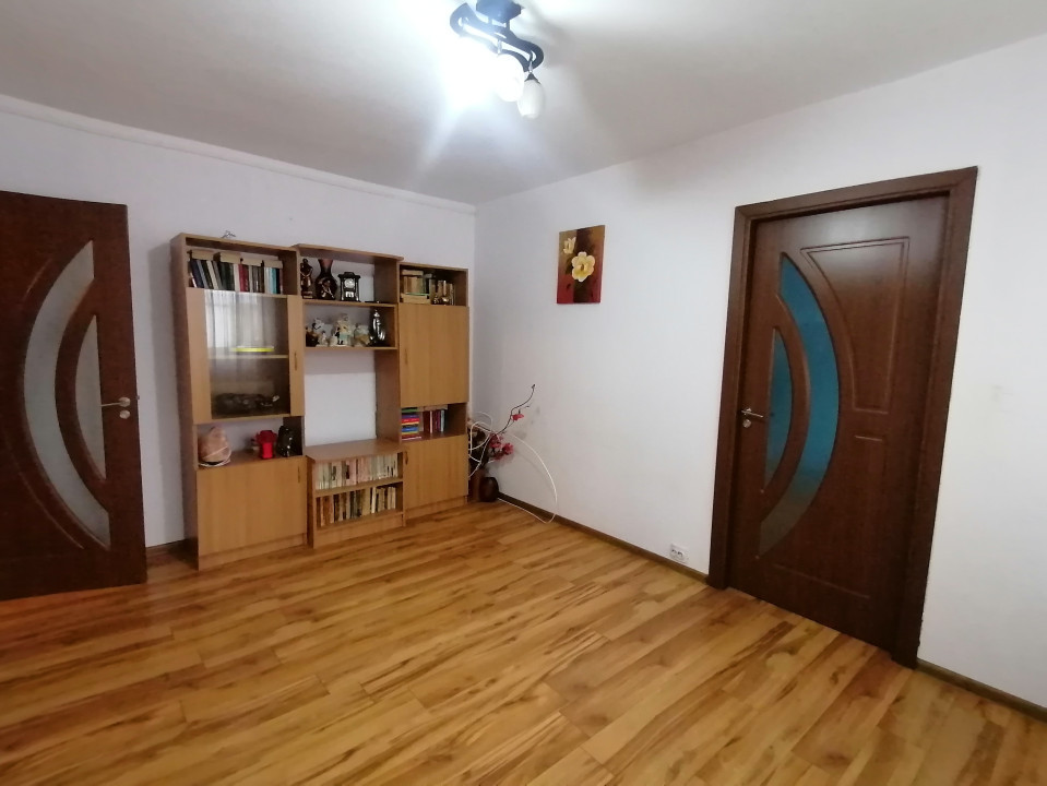 Apartament 2 camere, nedecomandat, renovat, Bariera București 