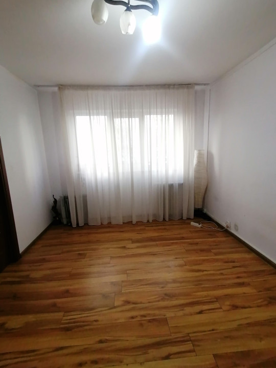 Apartament 2 camere, nedecomandat, renovat, Bariera București 