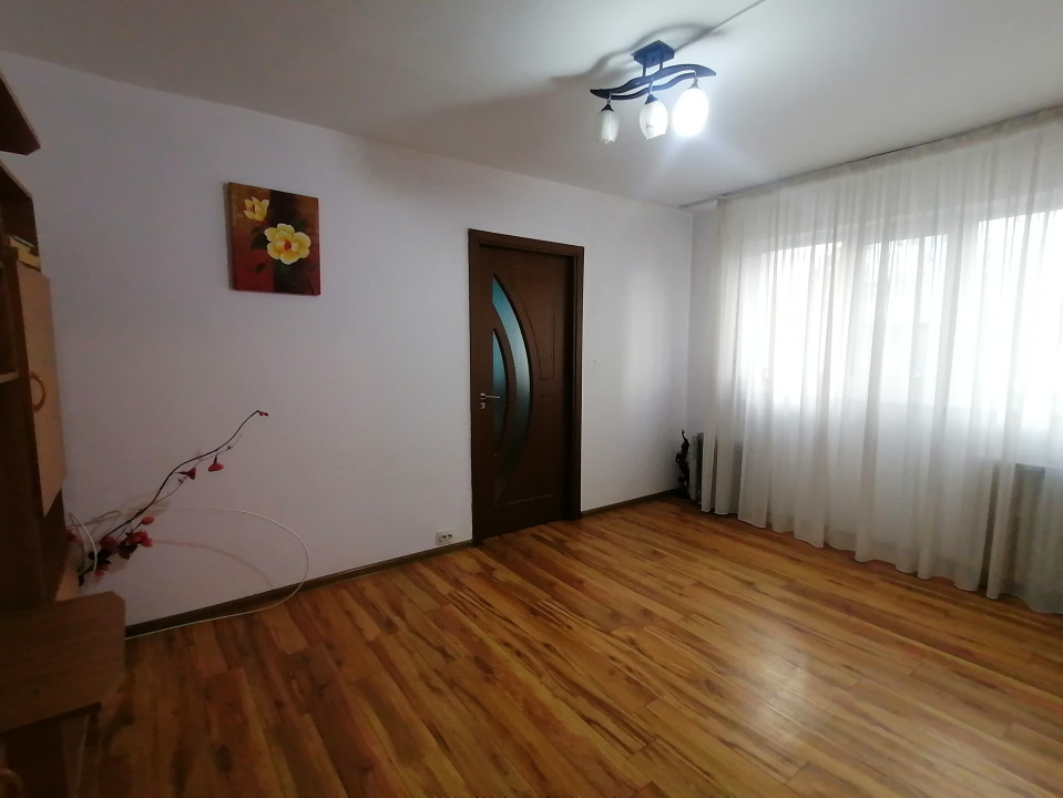 Apartament 2 camere, nedecomandat, renovat, Bariera București 