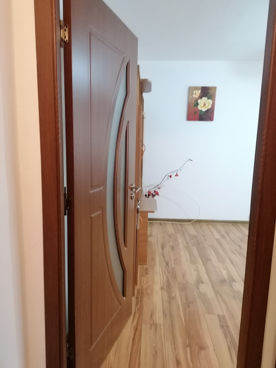 Apartament 2 camere, nedecomandat, renovat, Bariera București 