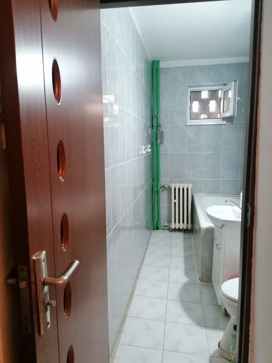 Apartament 2 camere, nedecomandat, renovat, Bariera București 