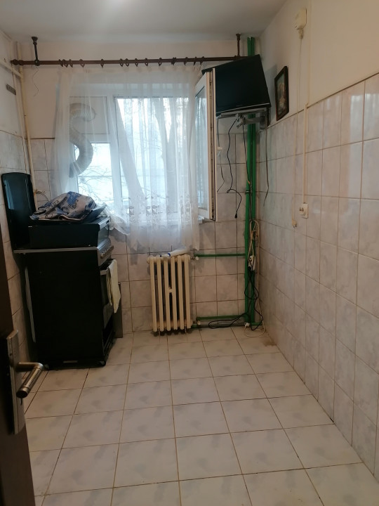 Apartament 2 camere, nedecomandat, renovat, Bariera București 